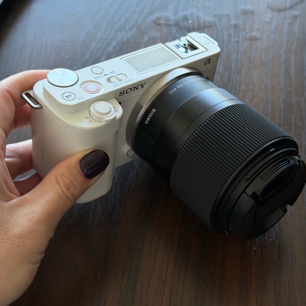 Sony ZV e10 with sigma 30mm